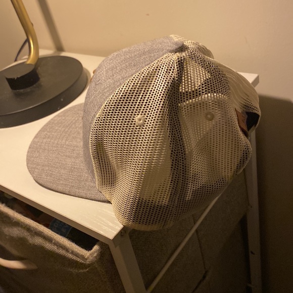 Ga grey and white mesh snap back hardly ever worn snap back have two or the sam - Picture 3 of 5